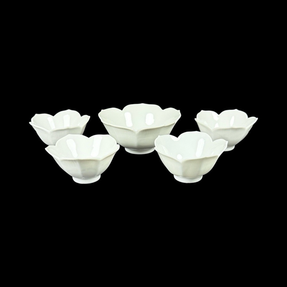 Vintage Japanese White Lotus Flower Bowls Set of 5 - 4 Small Bowls/1 Larger Bowl